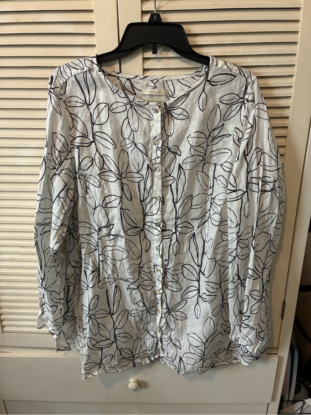 Cynthia Rowley White Button-Front Tunic Top with Black Leaf Print